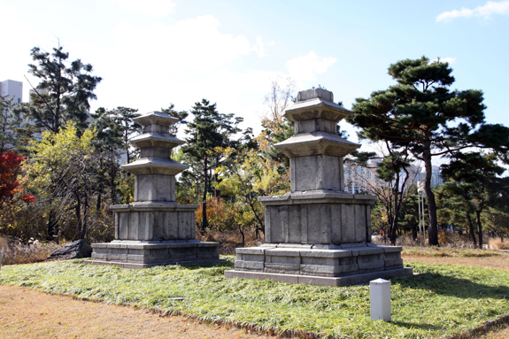  East and West Stone Pagodas from the Site of Galhangsa Temple, Unified Silla Kingdom (758), Gyeongju, National Treasure 99 