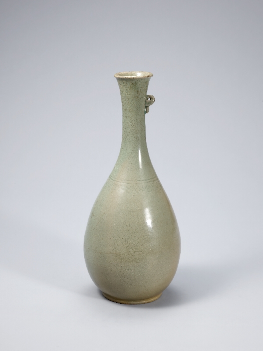 청자 음각 연꽃무늬 병 이미지 1 보기