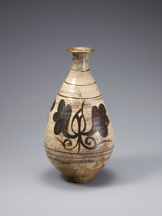 Buncheong Bottle with Lotus Scroll in Underglaze Iron Brown 대표이미지