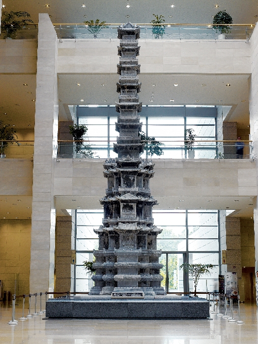 The Buddha’s Land to which the People of Goryeo Aspired: Ten-story Stone Pagoda from Gyeongcheonsa Temple Site 이미지