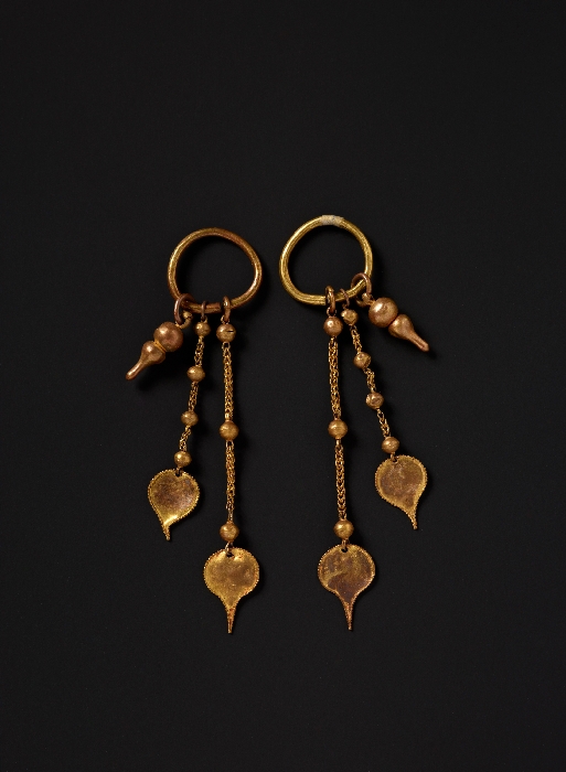 Gold Earrings | Collection Database::NATIONAL MUSEUM OF KOREA