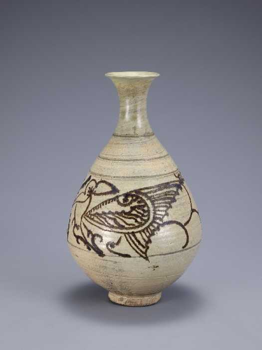 Buncheong Bottle with Fish and Lotus Design in Underglaze Iron Brown 대표이미지
