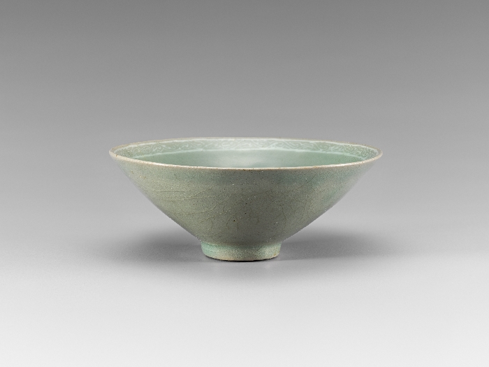 青磁陽刻牡丹唐草文碗 | 収蔵品検索::国立中央博物館