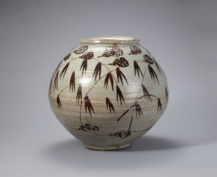 White Porcelain Jar with Cloud and Bamboo Design in Underglaze Iron Brown 대표이미지