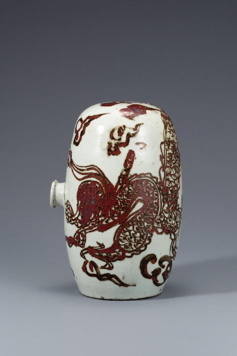 White Porcelain Barrel-shaped Vessel with Cloud and Dragon Design in Underglaze Iron 대표이미지