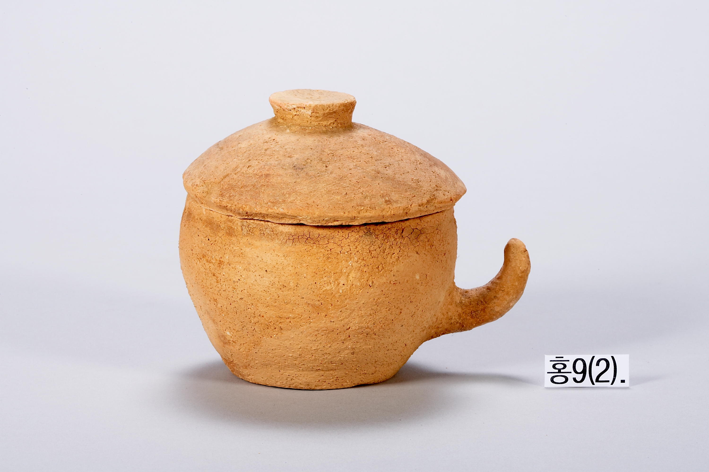 뚜껑 있는 손잡이 달린 연질 옹기  이미지 1