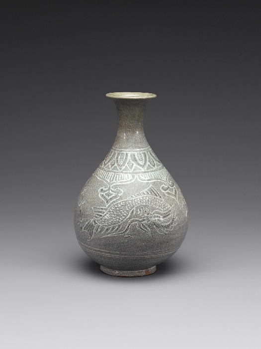 Buncheong Bottle with inlaid fish and dragon design 대표이미지