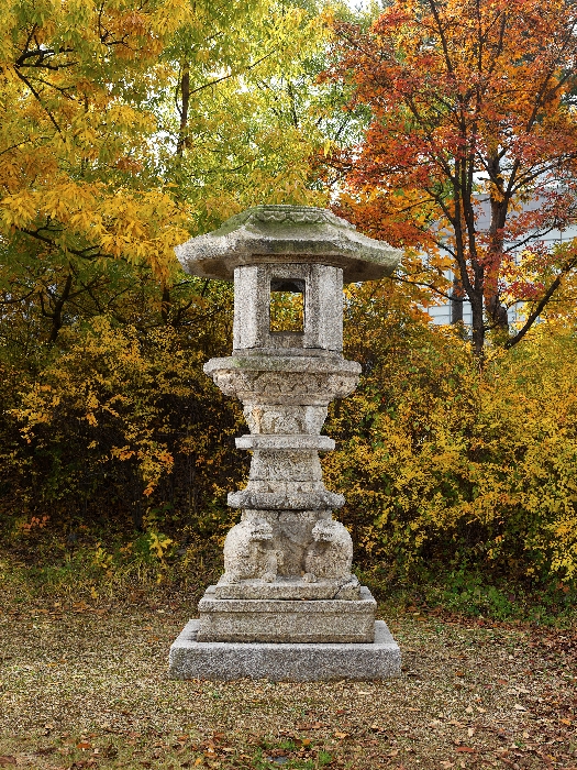 Twin-Lion Stone Lantern from Godalsa Temple Site