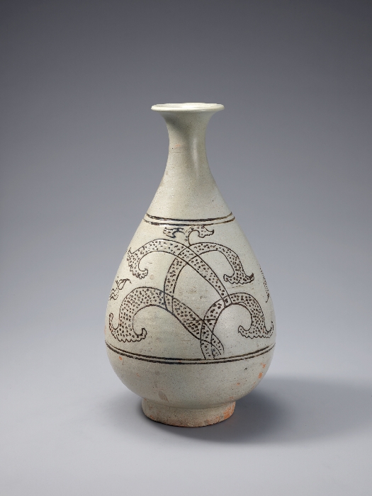 White Porcelain Bottle with Inlaid Lotus Design 대표이미지
