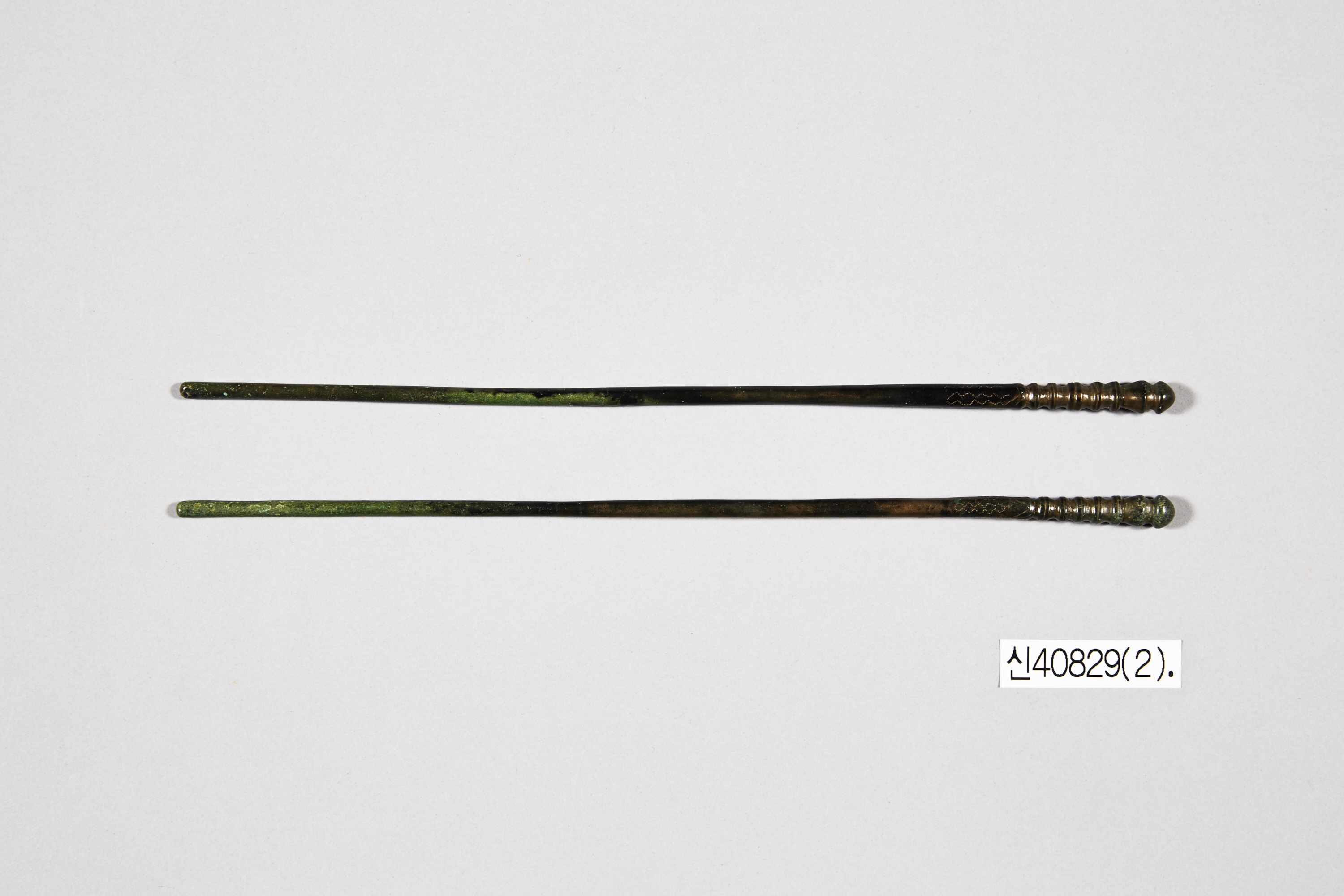 청동 젓가락 이미지 1